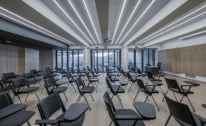 Read more about the article H ELVIAL στηρίζει την ανώτατη εκπαίδευση:  Τα συστήματα αλουμινίου της πρωταγωνιστούν στο ανακαινισμένο κτίριο «West Hall» του ACT (American College of Thessaloniki)